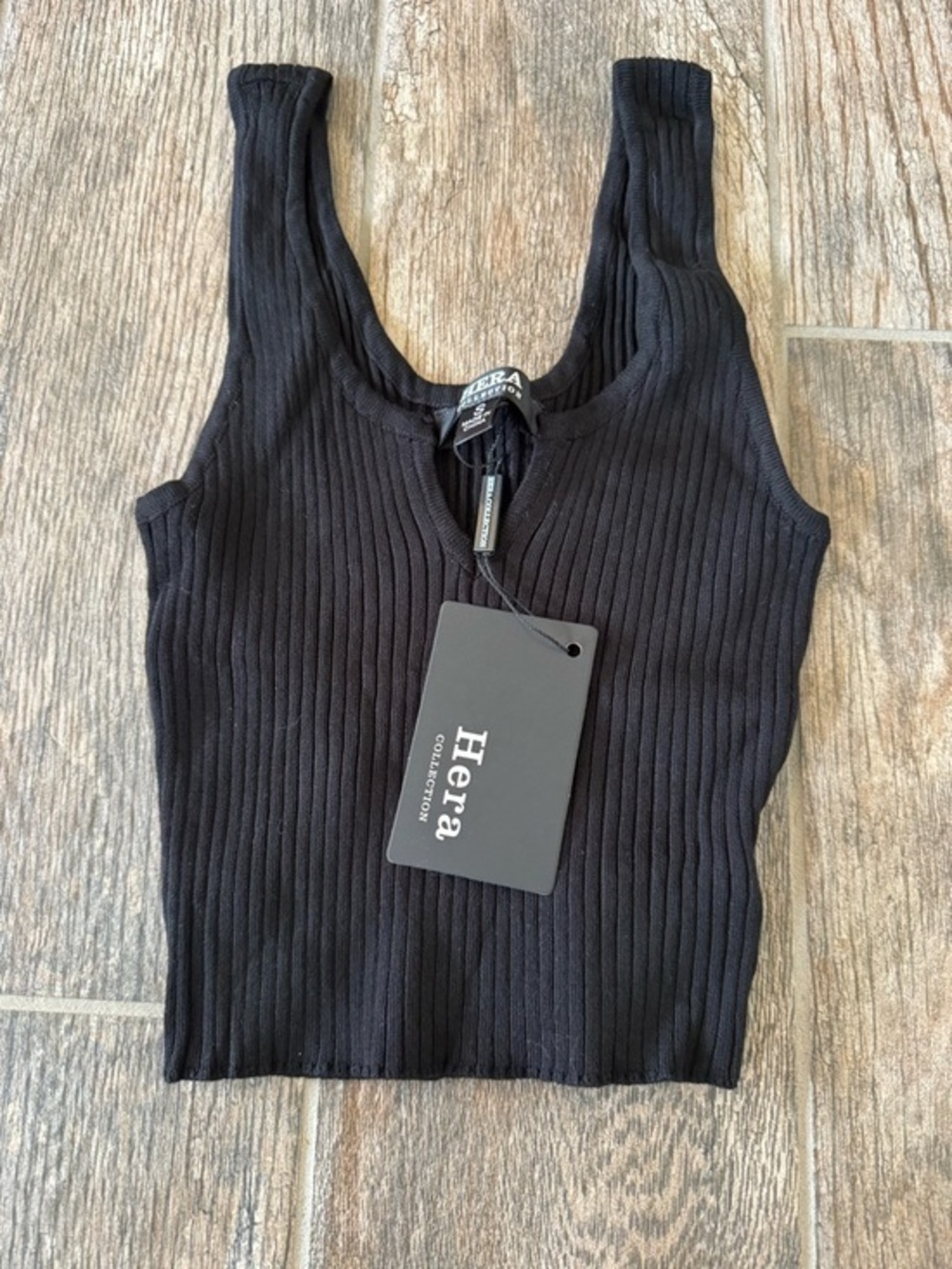 Hera Collection Black Ribbed Scoop-Neck Tank